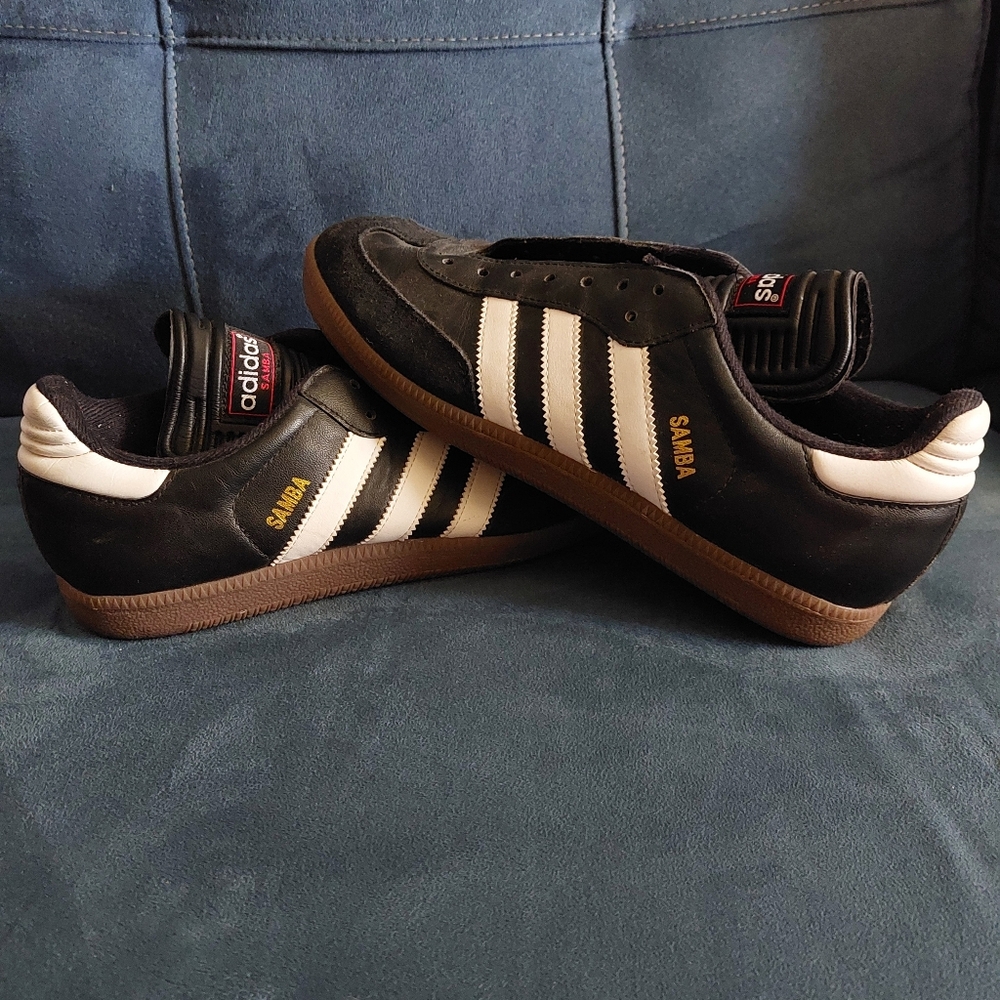 Adidas Sambas NWOT no laces
